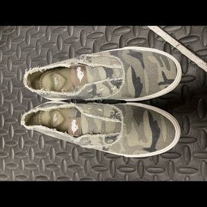 Rocket dog slip on camp sneakers